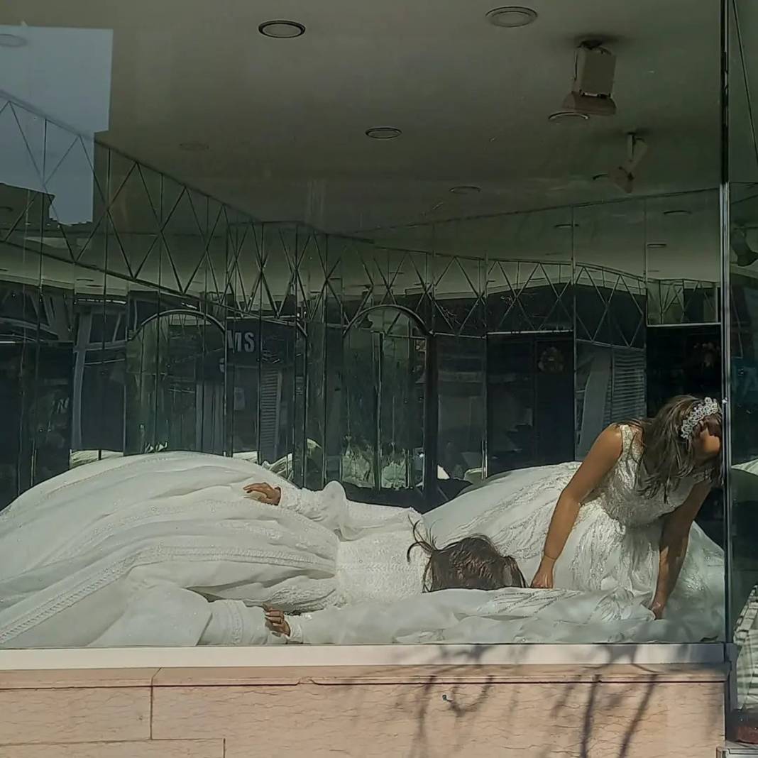 Taliban deprem yardımını poşet içinde teslim etti! İlginç anlar sosyal medyada gündem oldu 12